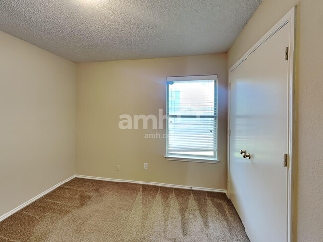 Building Photo - 8432 Odell St