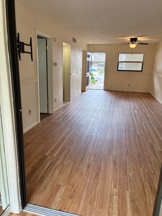 Building Photo - 3038 Eastland Blvd