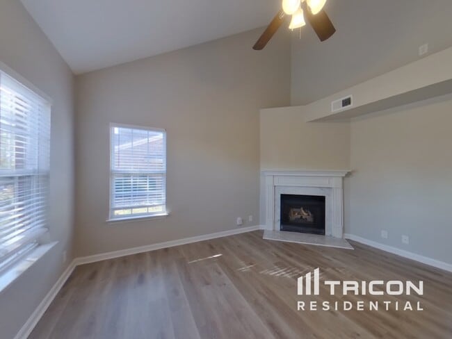 Building Photo - 8005 Penbrook Dr