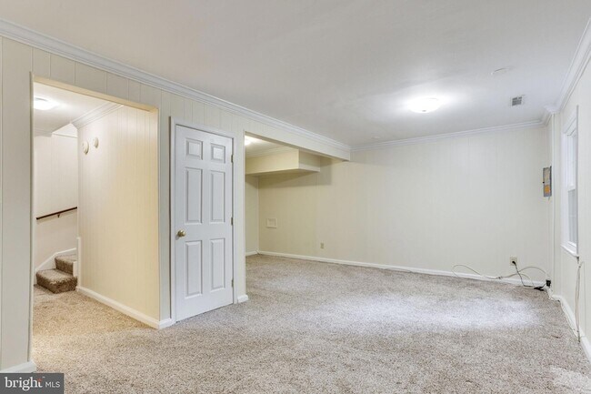 Building Photo - 2937 Village Spring Ln
