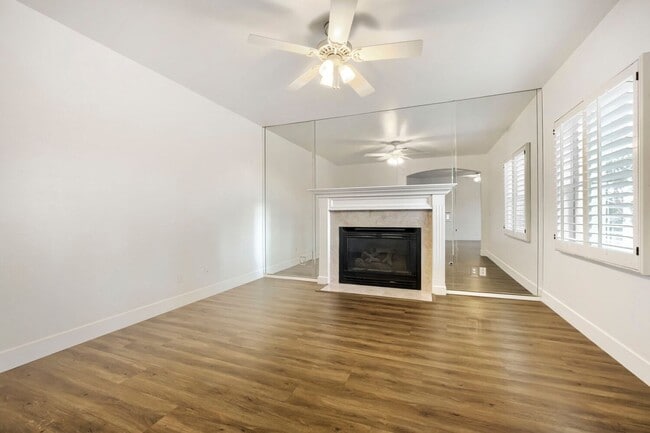 Building Photo - 5 Bedroom Luxury Home In Peccole Ranch!
