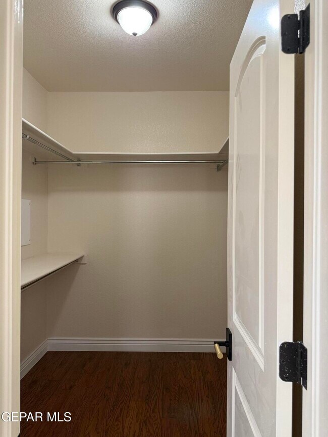 Building Photo - 3737 Tierra Campa Dr