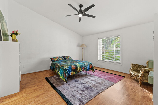 Building Photo - 465 Goldenwood Way