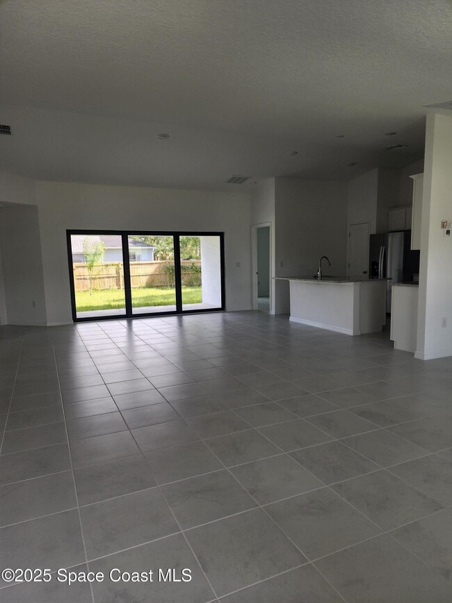 Building Photo - 2211 San Filippo Dr SE