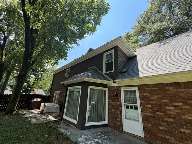 Building Photo - 2910 Foster Dale Cove