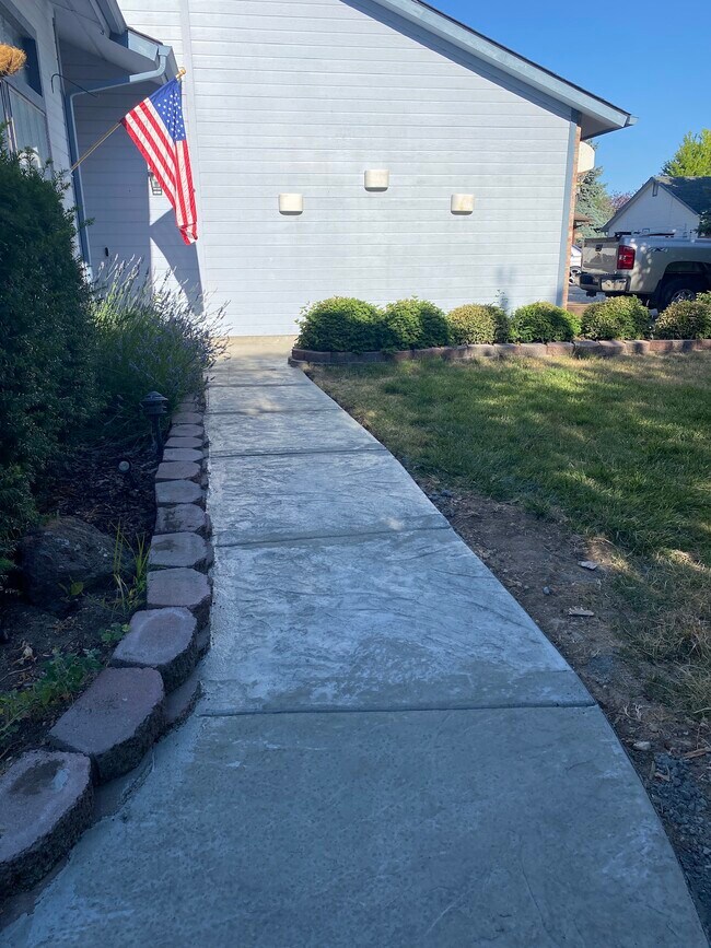 Building Photo - 4426 S Tinker Ave