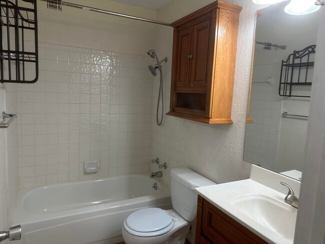 Building Photo - 2 Bayberry Ct