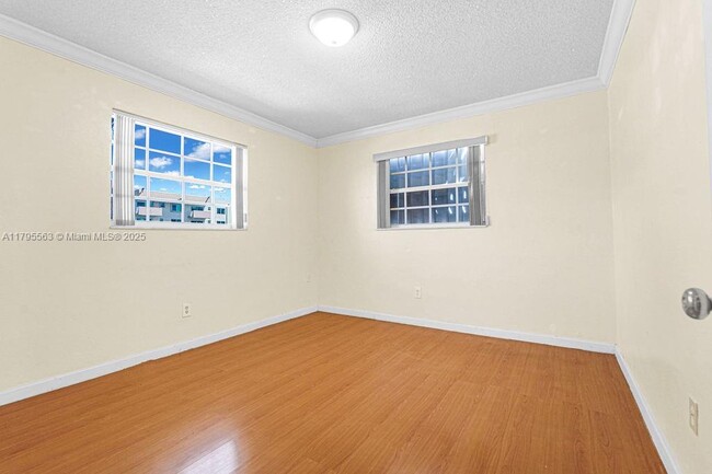 Building Photo - 2400 SW 103rd Ct