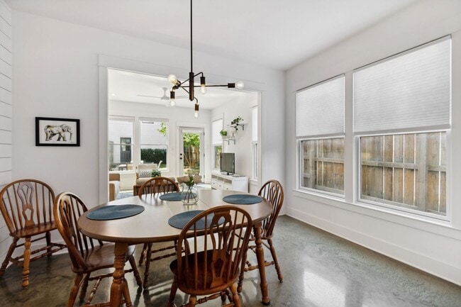 Building Photo - Germantown Gem just 1 mile from Downtown N...