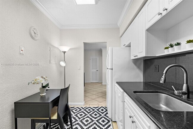 Building Photo - 2501 S Ocean Dr