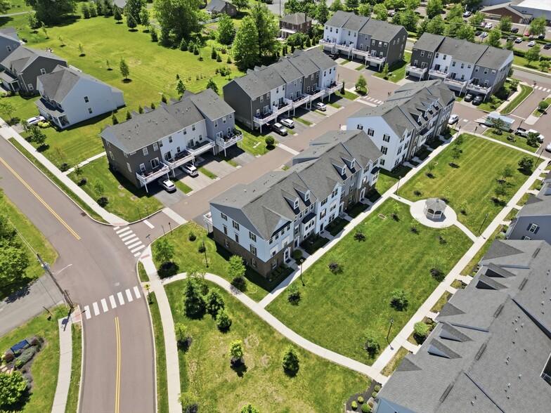 Building Photo - 247 Madison Ln