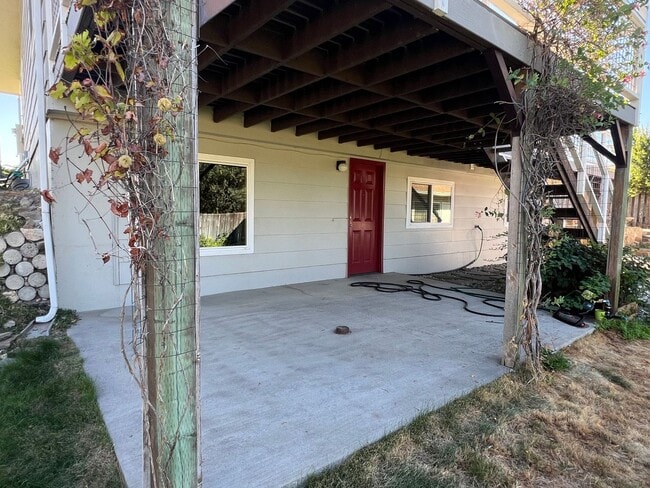 Building Photo - Spacious 3 bed/2 bath home with RV/Boat parking, shop and storage shed, a/c, deck with VIEWS and ...