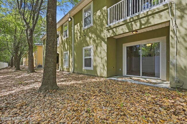 Building Photo - Ground Floor 2 bedroom 2 bathroom Condo in Gated Community with Amenities