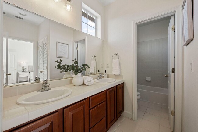 Building Photo - Beautiful home in Serrano. Must See!