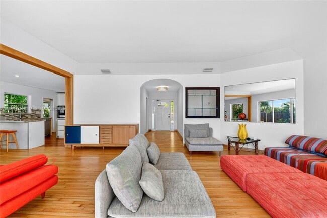 Building Photo - 2910 N Flagler Dr