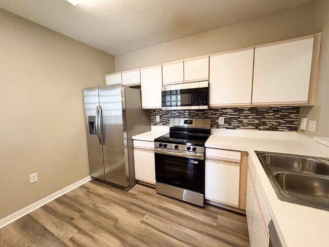 Building Photo - Spacious renovated 3-Bed, 2-Bath in VOB Riverview