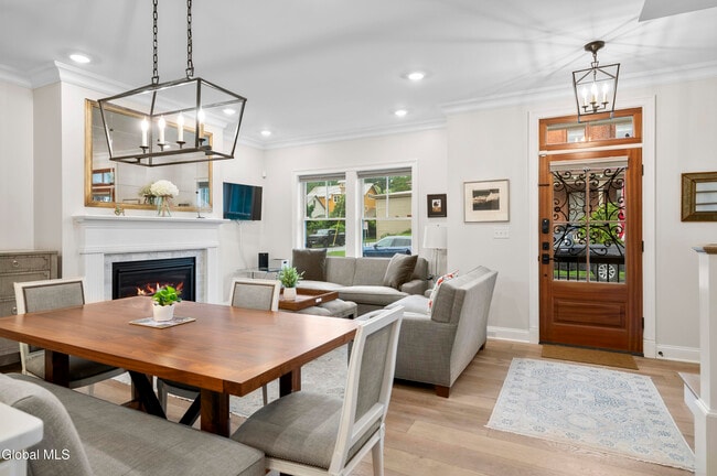 Building Photo - 37 White St