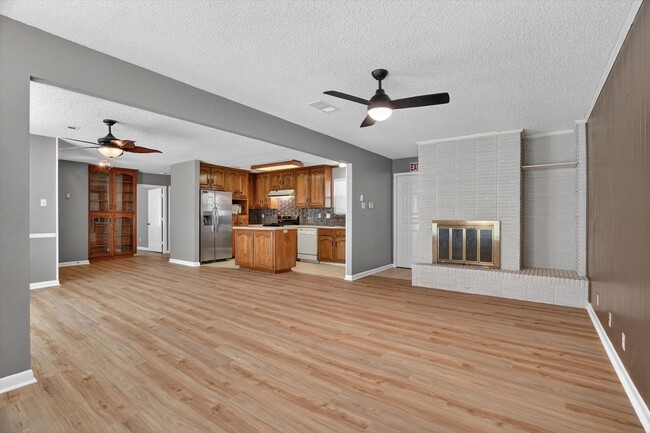 Building Photo - Move-In Ready Gem Near DFW Airport and Major Highways