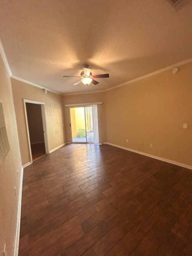 Building Photo - Beautiful Condo in the heart of Downtown O...