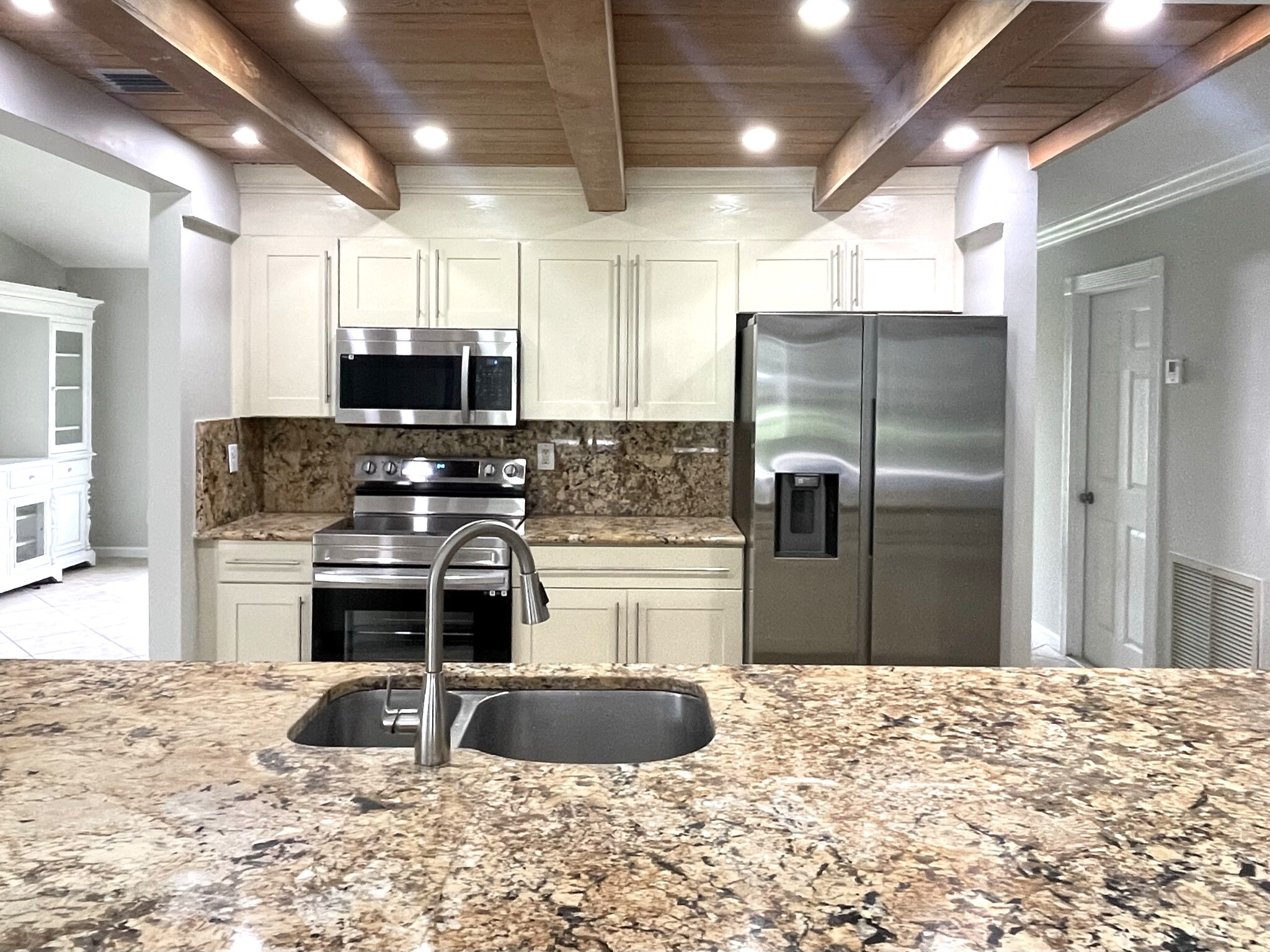 Building Photo - 1155 Summerwood Cir