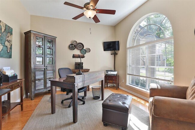 Building Photo - 8414 Green Valley Dr