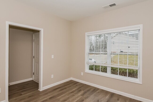 Building Photo - 27 Sandstone Pl