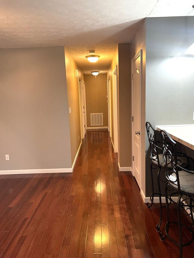 Building Photo - 2138 Bernhurst Dr