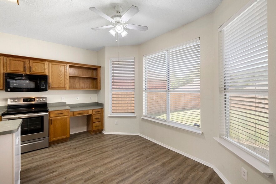 Building Photo - 6917 Club Creek Dr