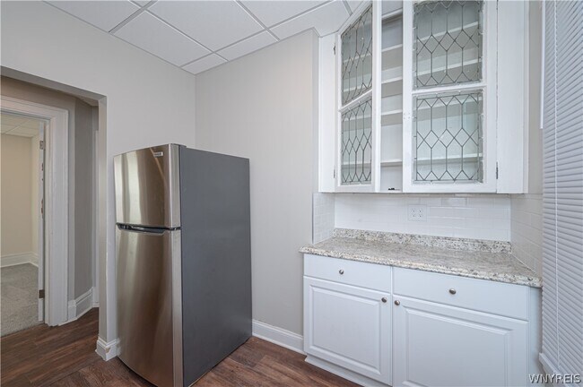 Building Photo - 2148 Main St