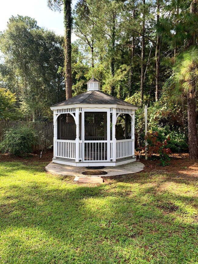 Building Photo - Beautiful 4-Bedroom Valdosta Home with Sun...