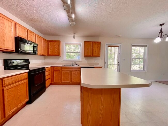 Building Photo - 806 Northwood Hills Ave