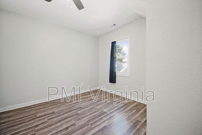 Building Photo - 864 W 36th St