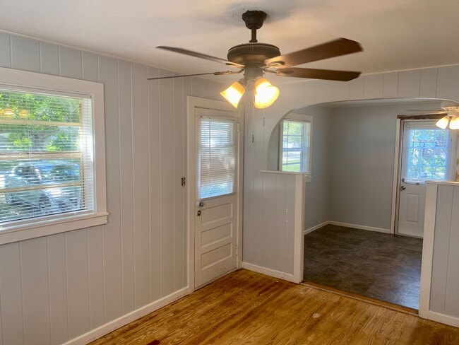Building Photo - Amazing, Private 1/1 Located In Clearwater