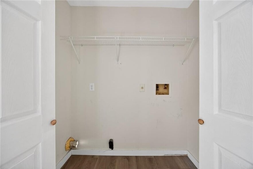 Building Photo - 6000 Mallory Rd