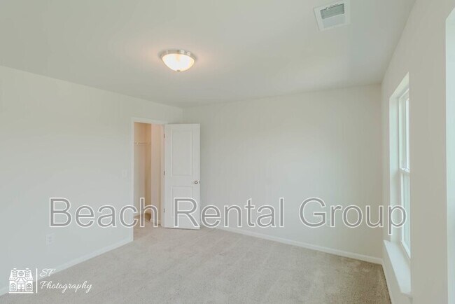 Building Photo - 1863 Villena Dr