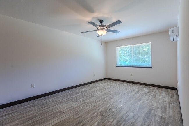 Building Photo - 1137 St Andrews Dr