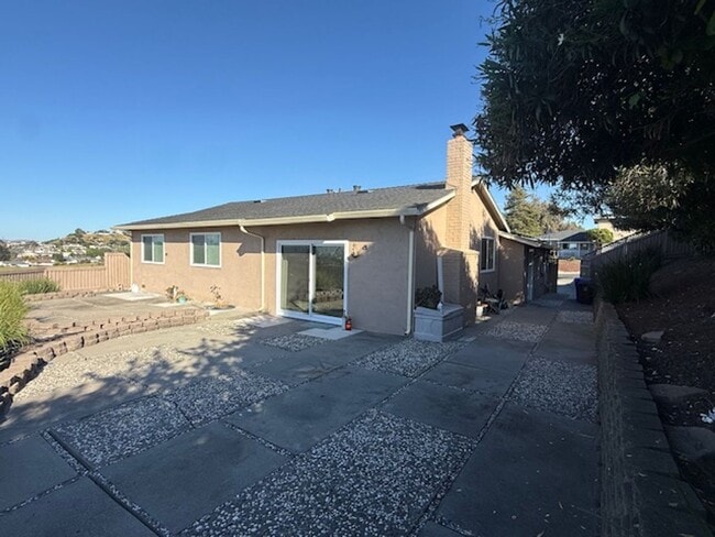 Building Photo - Remodeled 3 Bedroom Home with Bay Views + Stunning Backyard Patio