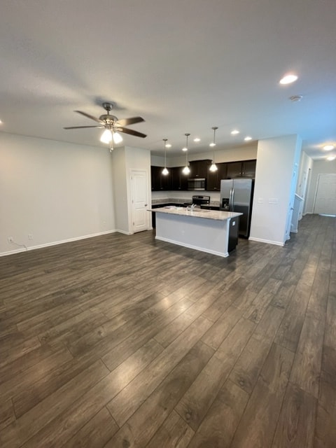 Building Photo - 252 Castle Dr