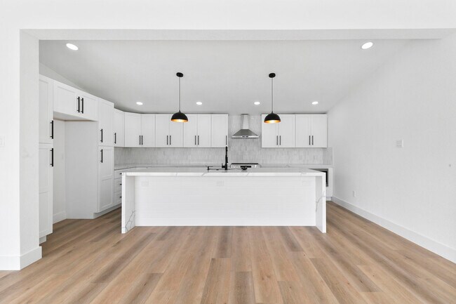 Building Photo - 13014 John Reynolds Rd