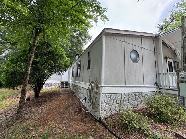 Building Photo - Private 3/2.5 Home with bonus room- $1,550