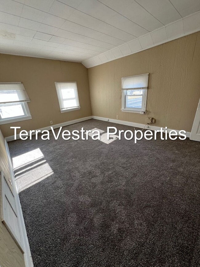 Building Photo - 604 Sherman Ave