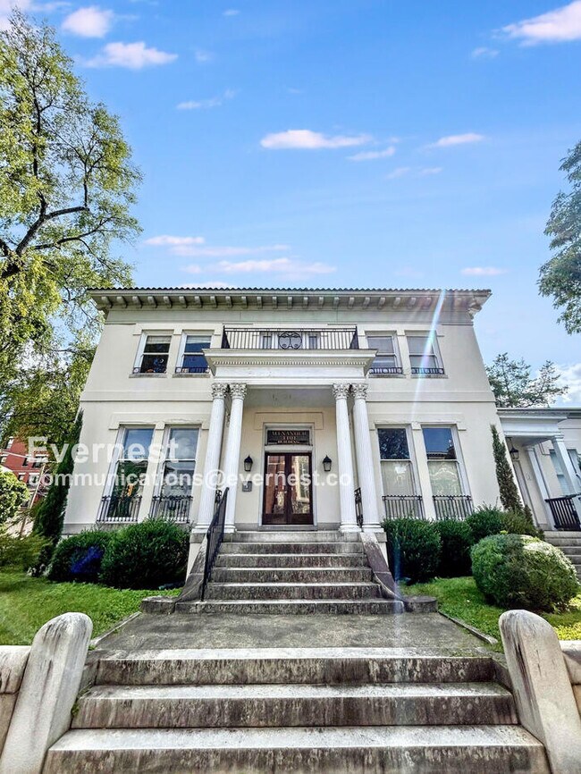 Primary Photo - 1101 W Grace St