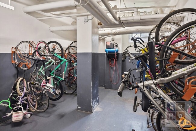 Building Photo - 530 Grand St