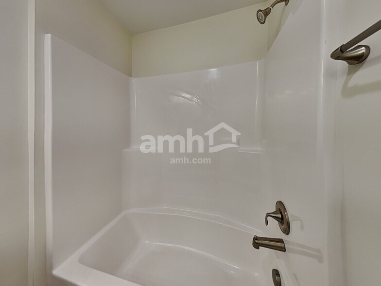 Building Photo - 4812 Chutney Dr