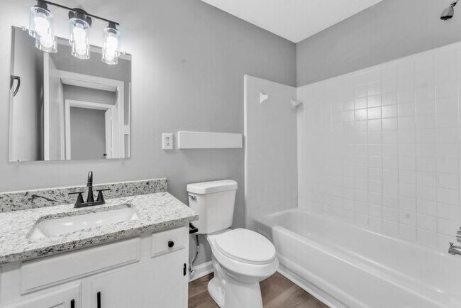Building Photo - *NEWLY RENOVATED* 2 Bedroom Townhouse in D...