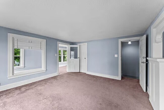 Building Photo - 3003 California St NE