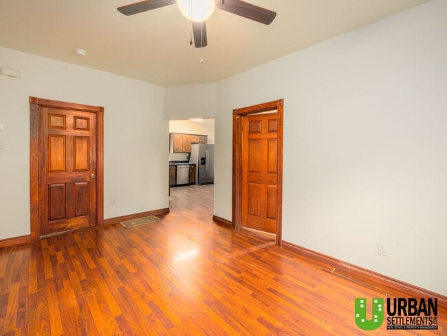 Building Photo - Downtown home for rent.