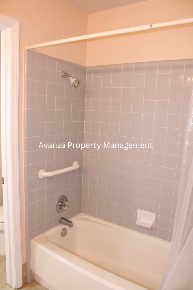 Building Photo - 4 Bedroom/2 Bath Home in Clovis  (Herndon and Armstrong)