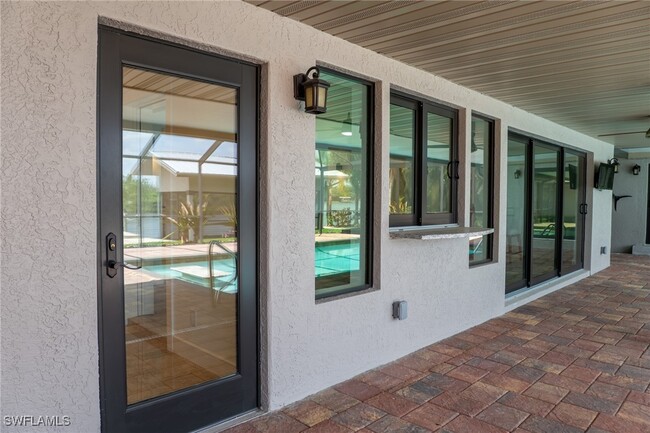 Building Photo - 14562 Riverside Dr