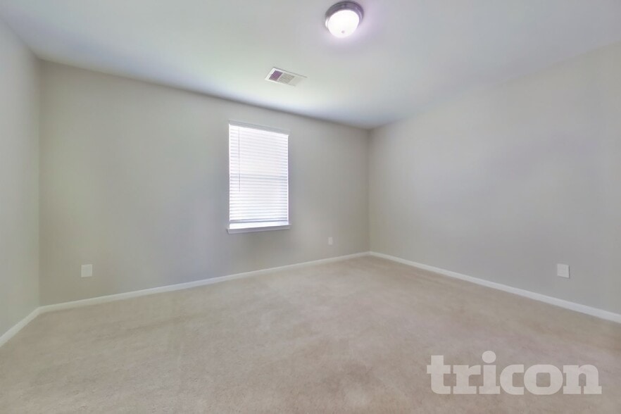 Building Photo - 421 Palomino Stand Dr
